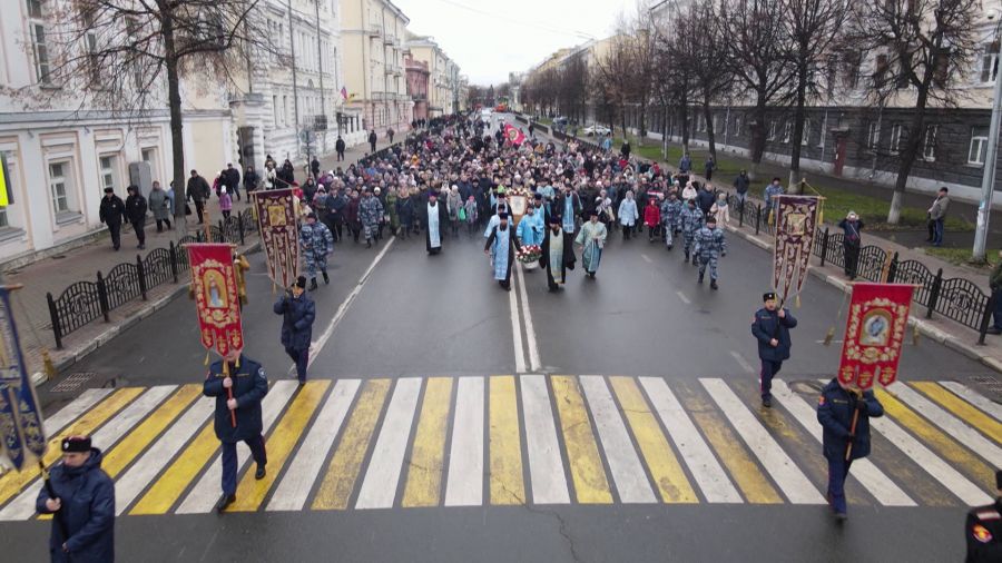 В центре Ярославля ограничат движение транспорта из-за Крестного хода