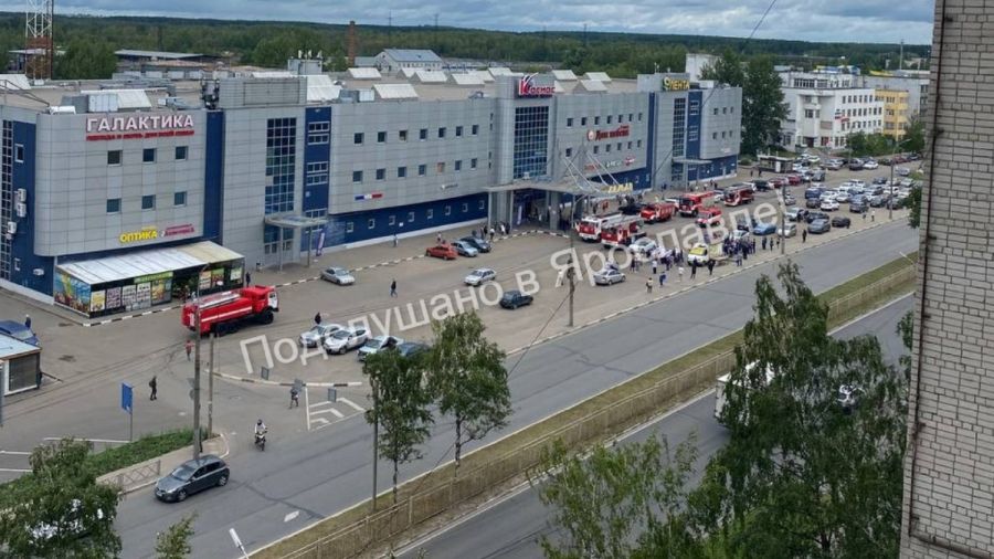 Из-за пожара в ТЦ в Заволжском районе Ярославля эвакуировали 130 человек