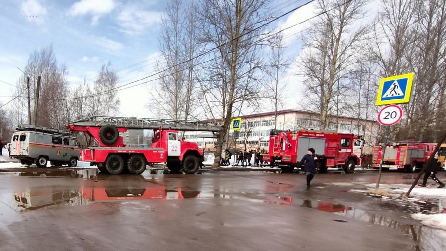 В Ростове эвакуировали школу