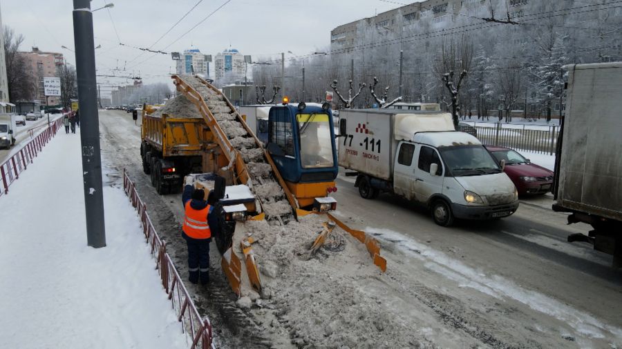 В Ярославле дополнительно привлекут 100 машин для уборки снега