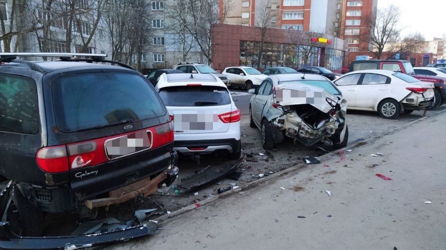 На Московском проспекте в Ярославле произошло массовое ДТП