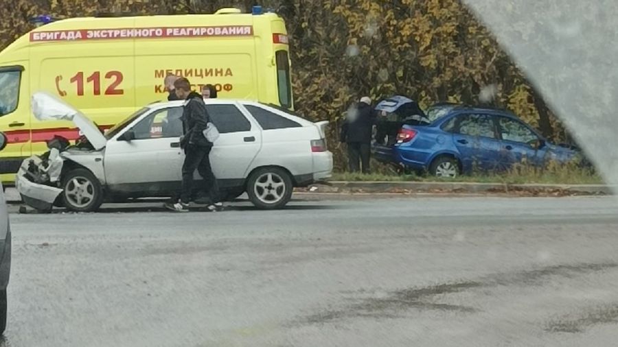 В Ярославле в столкновении двух легковушек пострадал водитель