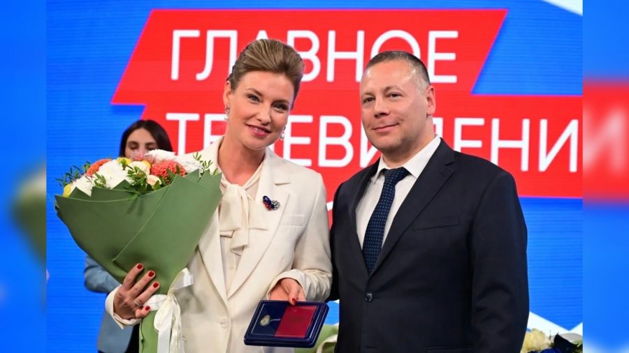 Михаил Евраев наградил директора ГТРК &laquo;Ярославия&raquo; Яну Карушкину &laquo;Почетным знаком А. П. Мельгунова&raquo;