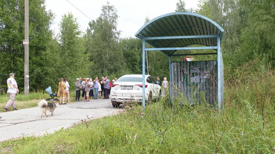 Опасная дорога: жители деревни Угол Рыбинского района просят о помощи