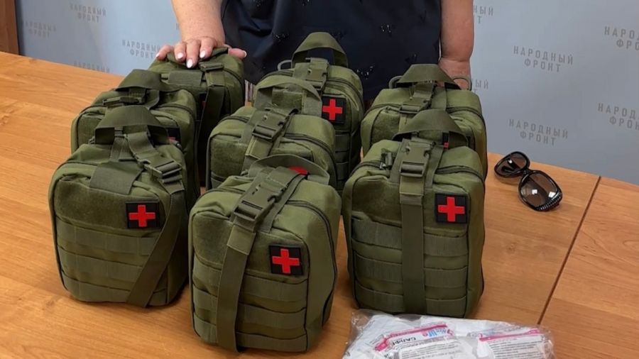 Ярославские коллективы ТСЖ и детского сада отправили бойцам СВО посылку с лекарствами