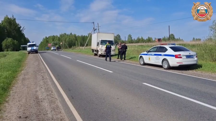 На трассе в Ярославской области грузовик насмерть сбил велосипедиста