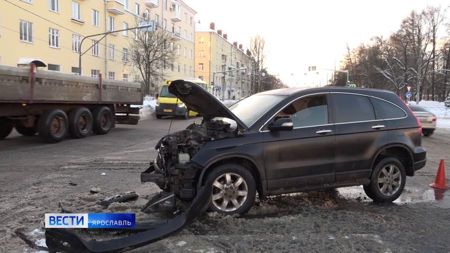 В Ярославле в ДТП с автобусом пострадали три человека