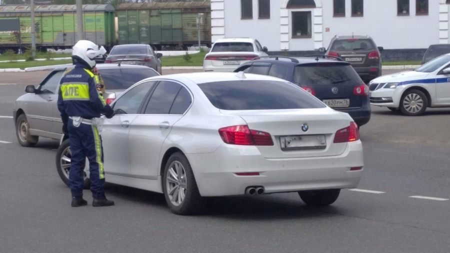 В Ярославле полицейские составили 30 протоколов за тонировку машин