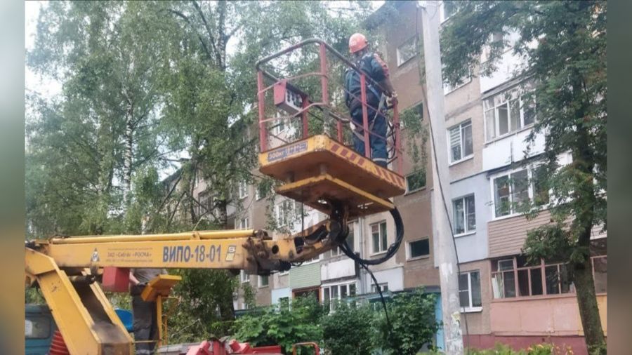 Ярославские энергетики продолжают устранять последствия ураганного ветра